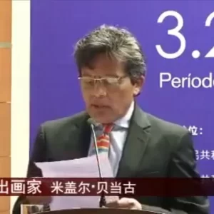 Miguel Betancourt en la apertura de la exposición Trazos y transparencias en Beijin 2017